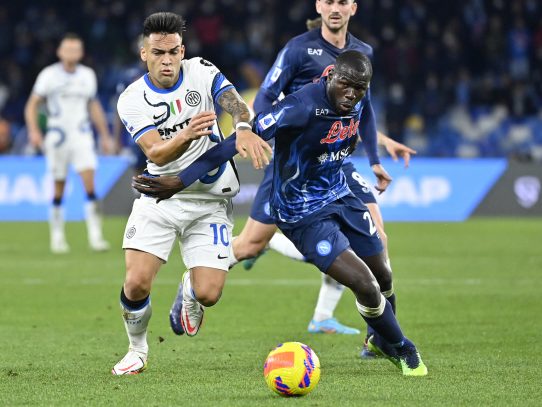 El Inter empata en Nápoles y deja en bandeja el liderato al Milan