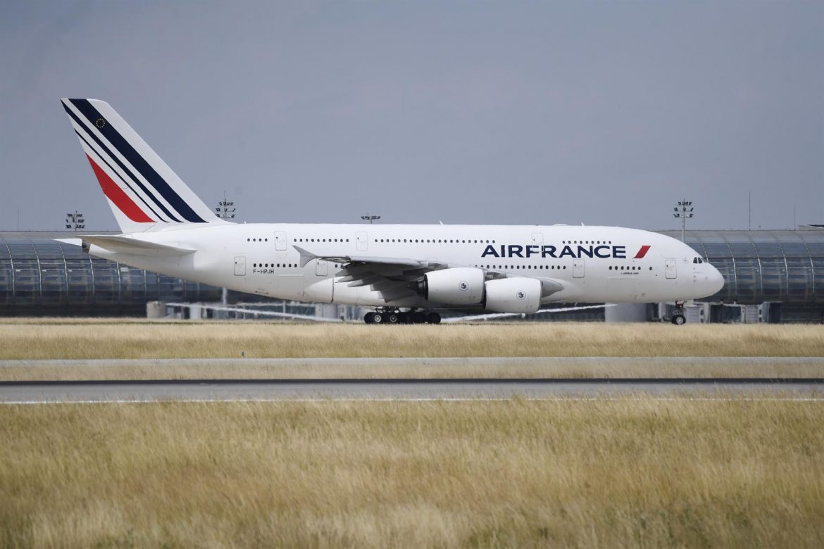 Air France reduce sus vuelos semanales entre París y Moscú