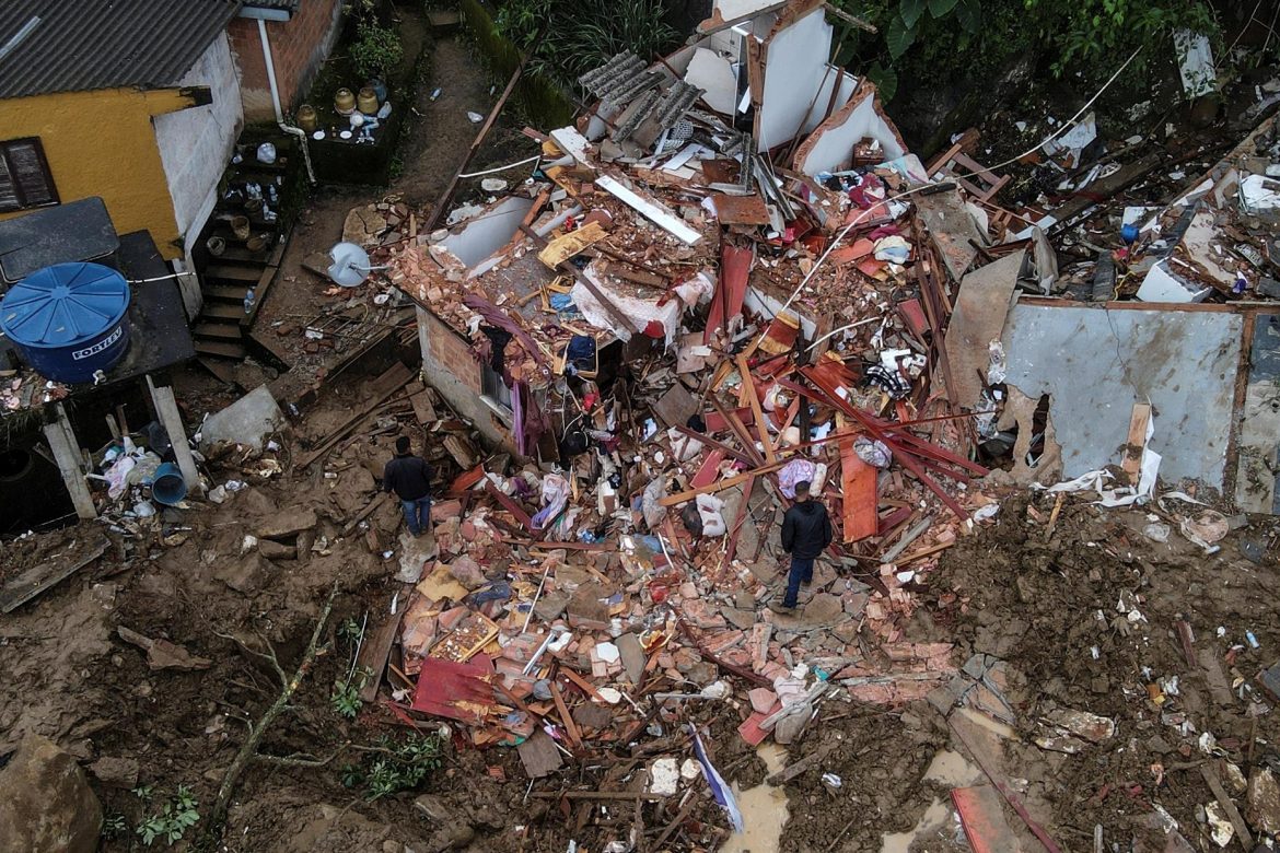La tragedia en la ciudad brasileña de Petrópolis ya deja 176 muertos