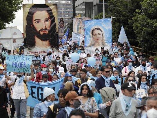 Miles de personas rechazan en la calle la despenalización del aborto en Colombia