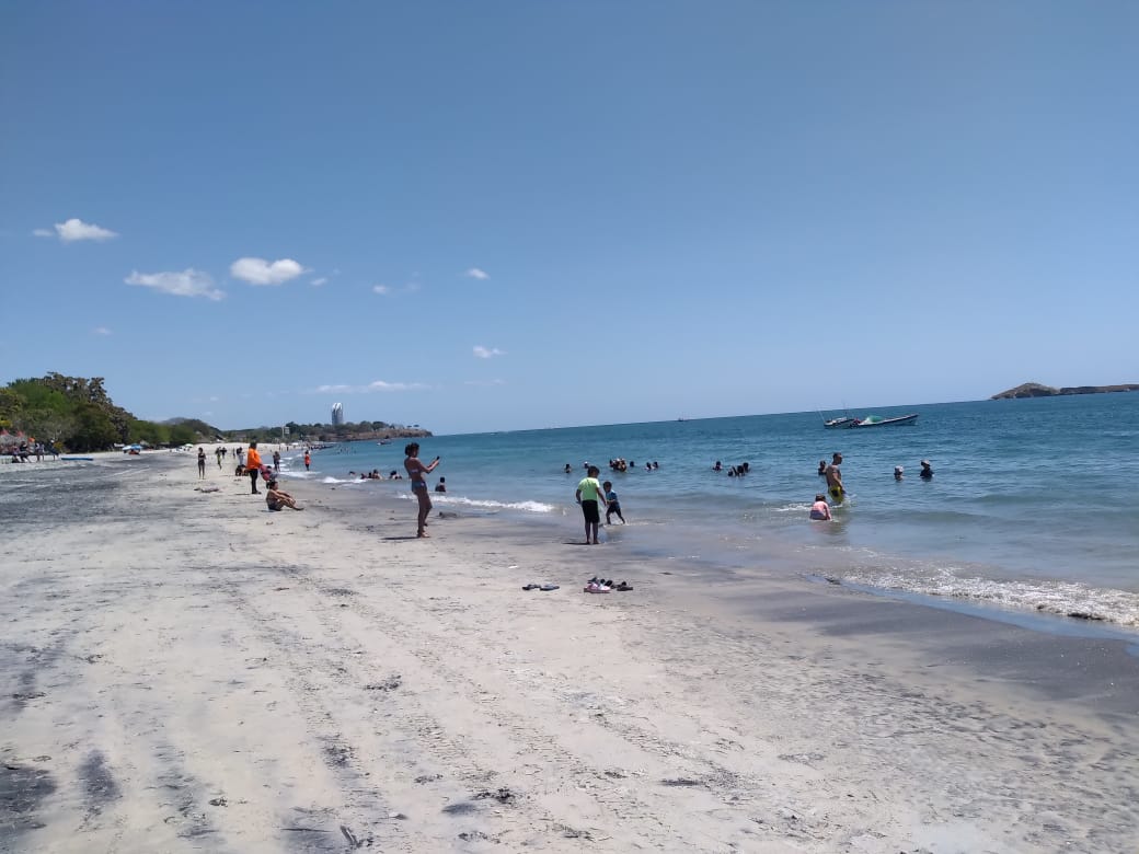 Buscan a un menor desaparecido en las aguas de la playa María Chiquita