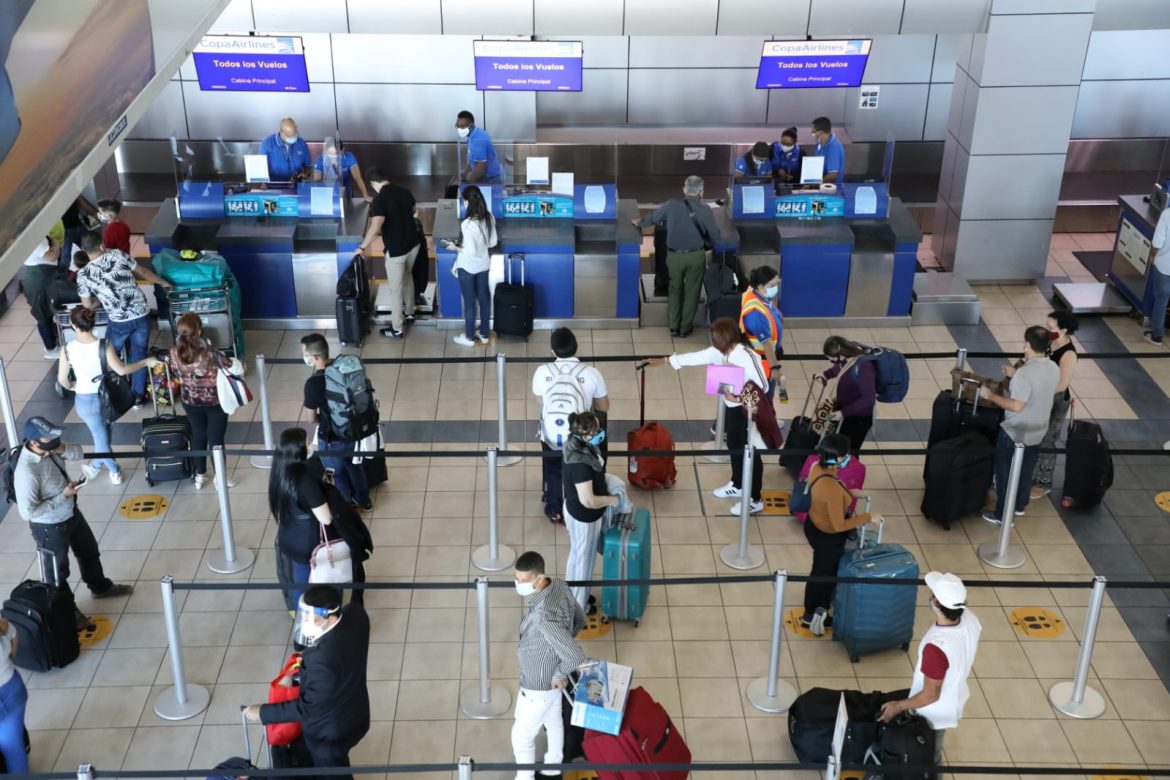 Extranjero buscado por estafa es aprehendido en el aeropuerto de Tocumen