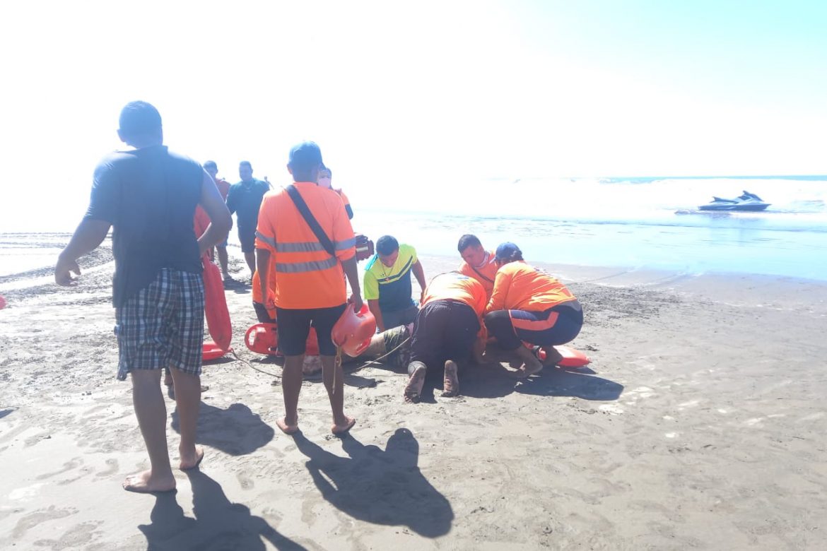 Rescatan a adolescente de 17 años en Playa de Las Lajas