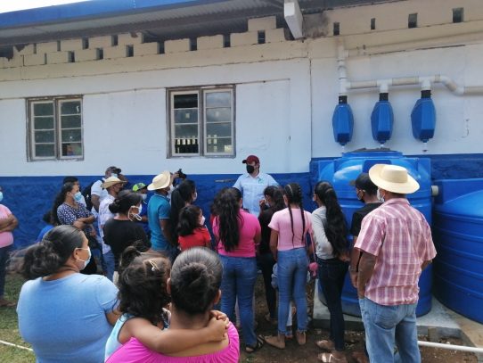 Instalan sistema de captación de agua lluvia en corregimientos de La Pintada