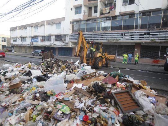 La basura ahoga a las barriadas populares de la capital de Panamá