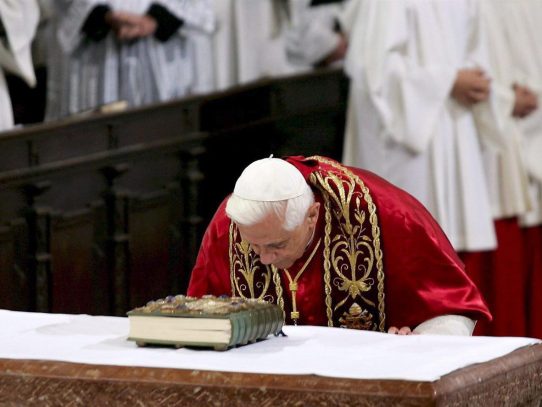Benedicto XVI pidió perdón por los abusos y errores bajo su responsabilidad