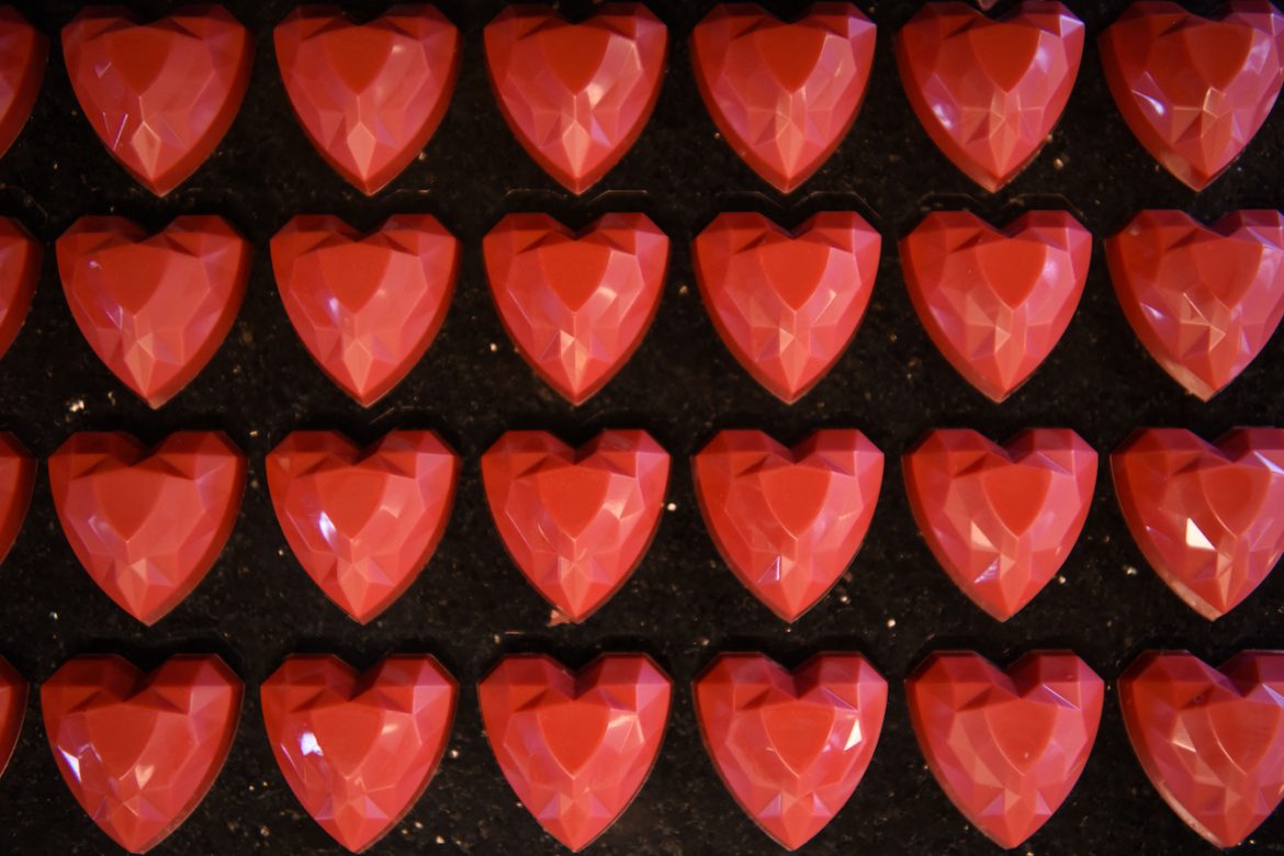 Día de los Enamorados: mensajes de amor, bombones para ellos y dinero por doquier