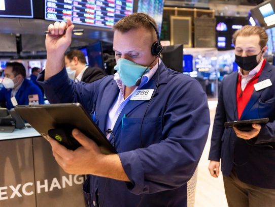 Wall Street cerró en rojo por la tensión en Ucrania y el Dow Jones bajó un 0,41 %