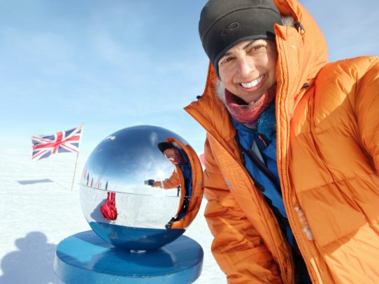 Oficial británica derriba una barrera con excursión en solitario al Polo Sur