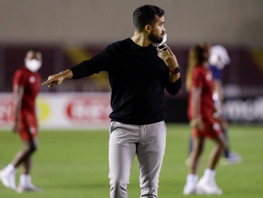 "Nacho" Quintana asegura que Panamá se juega todo en abril contra El Salvador