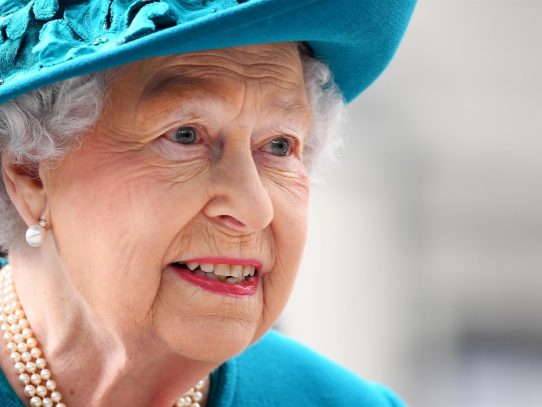 La reina Isabel II, positivo por covid-19