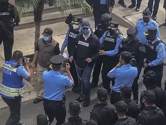 Expresidente hondureño Hernández se entregó a la policía, tras pedido de extradición de EE.UU.
