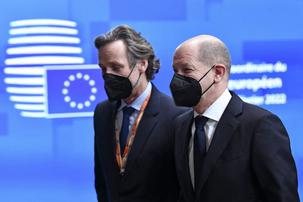 Líderes de la UE acuerdan ambicioso paquete de sanciones contra Rusia