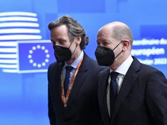 Líderes de la UE acuerdan ambicioso paquete de sanciones contra Rusia