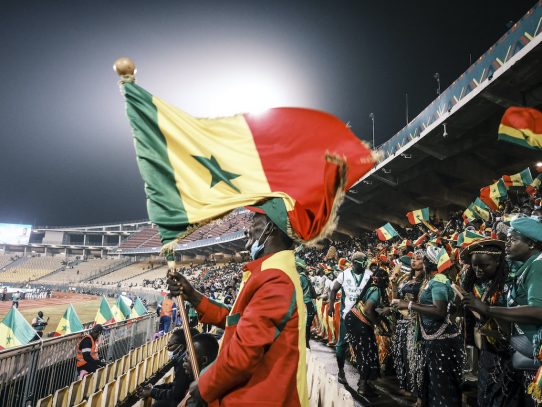 Desgarrada por los conflictos, África encuentra solidaridad en el fútbol
