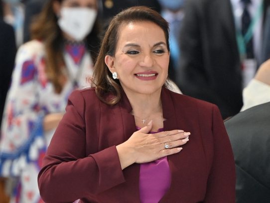 Presidenta de Honduras otorgó amnistía a funcionarios de gobierno de su esposo