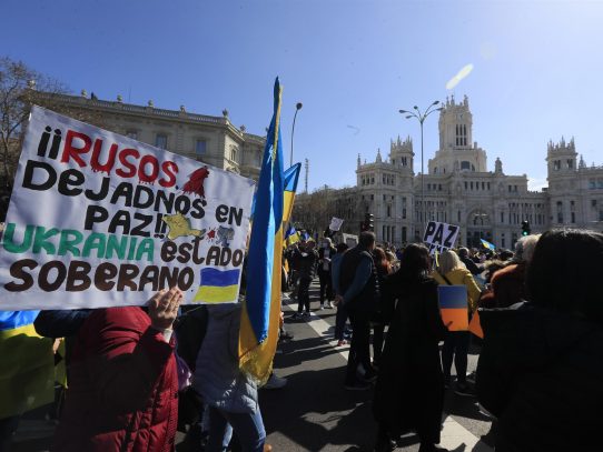 Unas 40,000 personas claman en Madrid contra la guerra en Ucrania