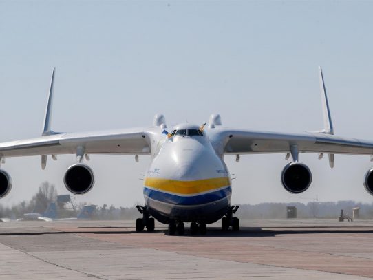 Kiev precisa que el espacio aéreo de Ucrania permanece abierto