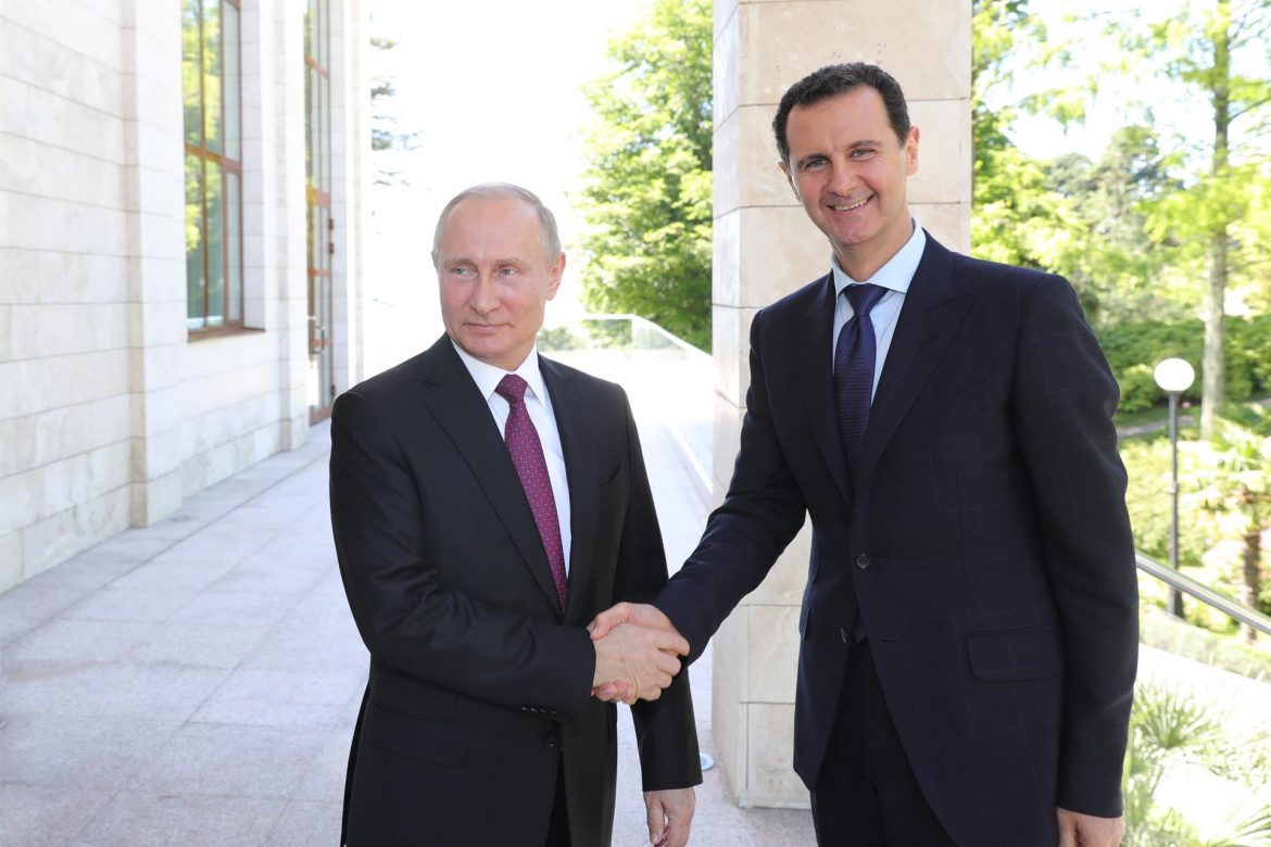 Asad califica la invasión de Ucrania de "corrección de la historia" en una llamada con Putin
