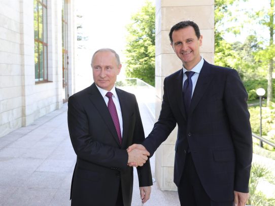 Asad califica la invasión de Ucrania de "corrección de la historia" en una llamada con Putin