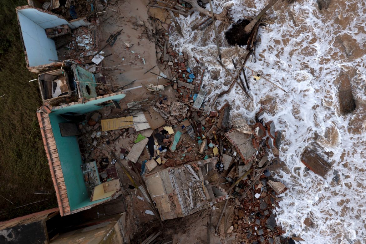 Intensas lluvias dejan al menos 38 muertos cerca de Rio de Janeiro