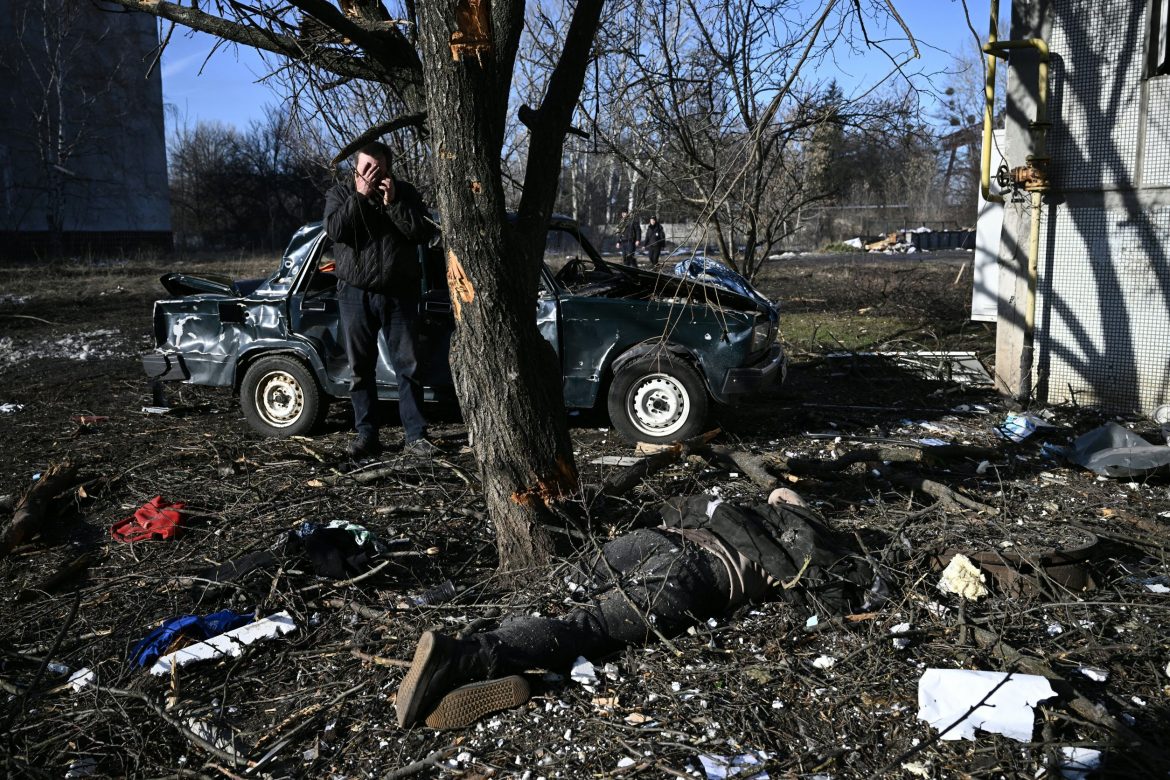 Rusia inicia invasión de Ucrania y ataques ya dejan decenas de muertos