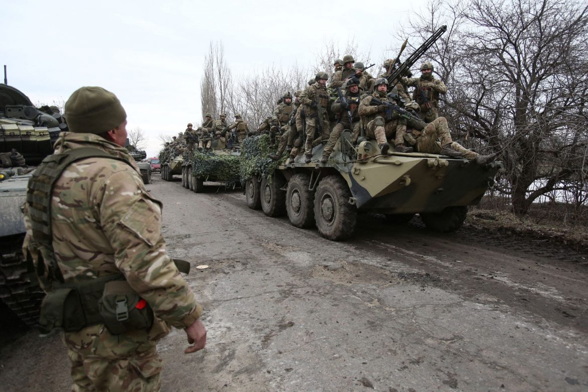 Presidente de Ucrania dice que invasión rusa deja "alrededor de 1.300" militares ucranianos muertos