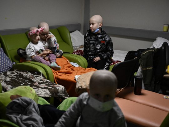 España recibe 25 niños ucranianos con cáncer para que sigan su tratamiento