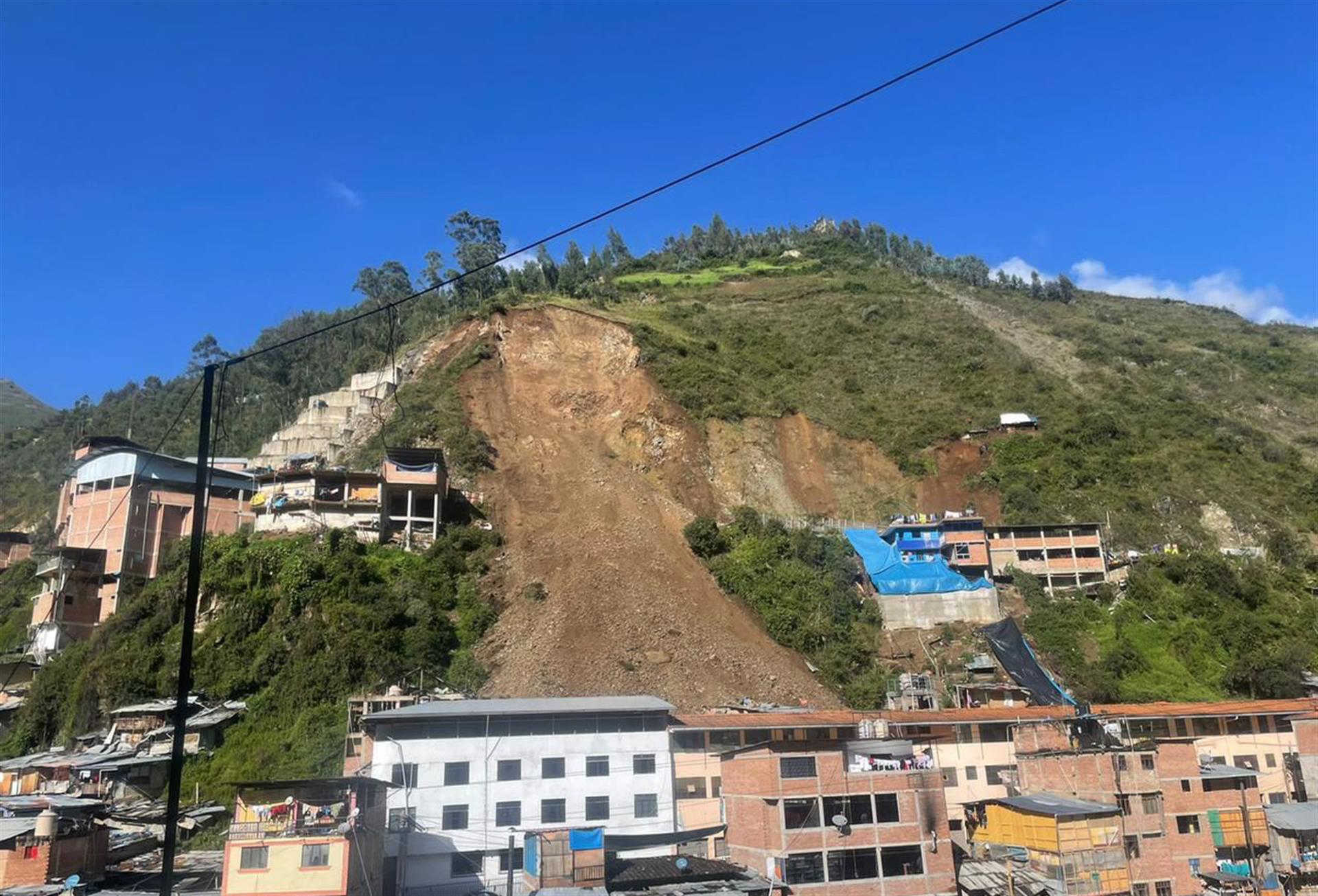Al menos 7 desaparecidos y 60 casas sepultadas por un alud en el norte de Perú