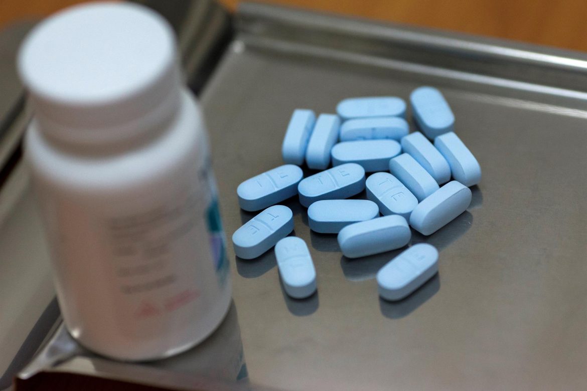 La medicación para prevenir VIH debe ser gratis. ¿Por qué algunos aún pagan?