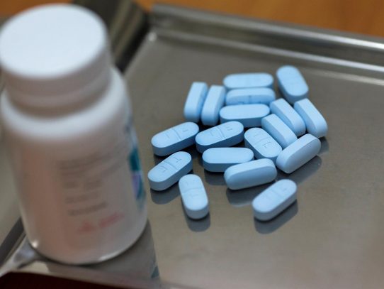 La medicación para prevenir VIH debe ser gratis. ¿Por qué algunos aún pagan?