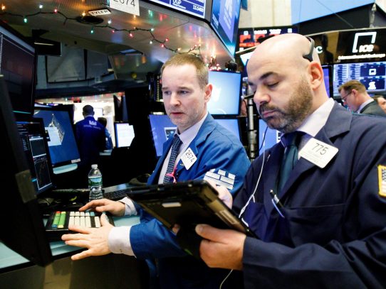 Wall Street cerró en rojo y el Dow Jones bajó 0,53 %, encogido por la guerra
