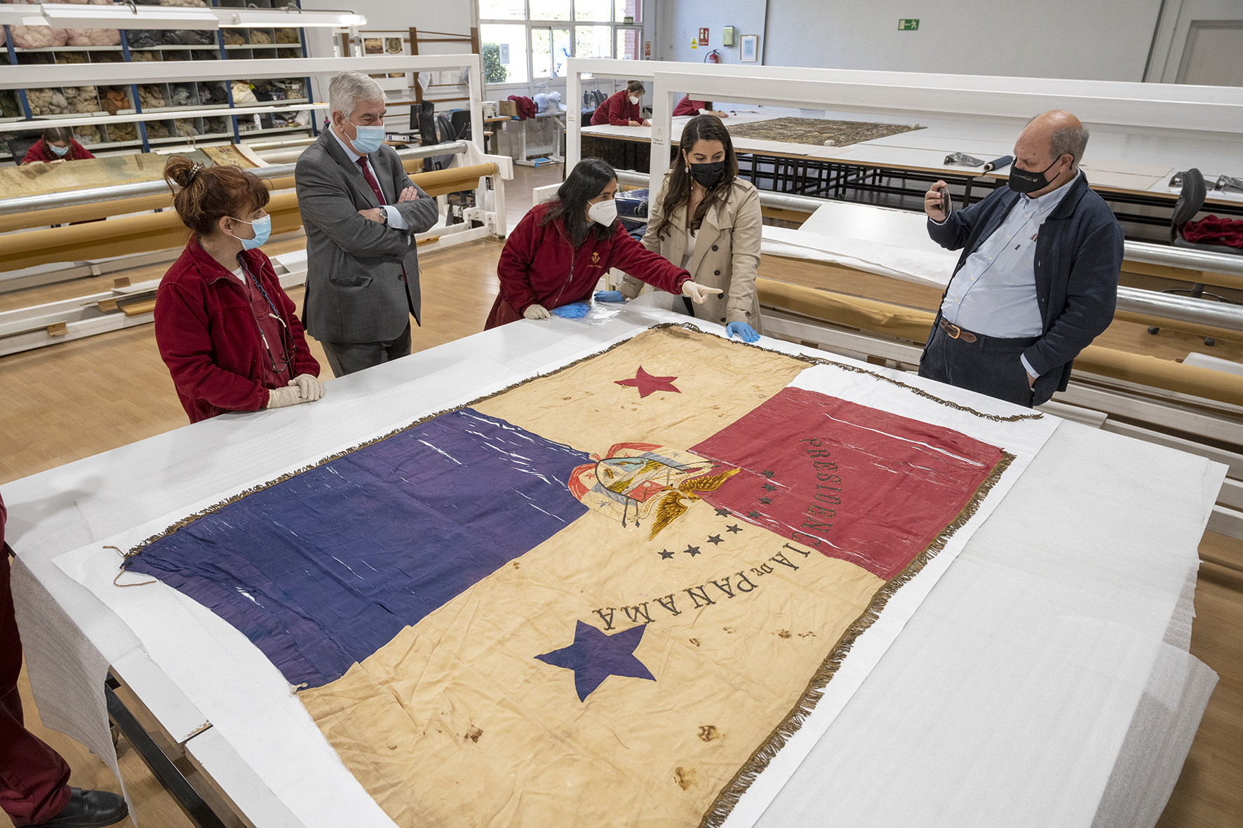 Museo del Canal encargó a la Real Fábrica de Tapices restauración de bandera histórica