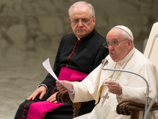 El papa pide “acompañar” a todos los ucranianos que sufren los bombardeos