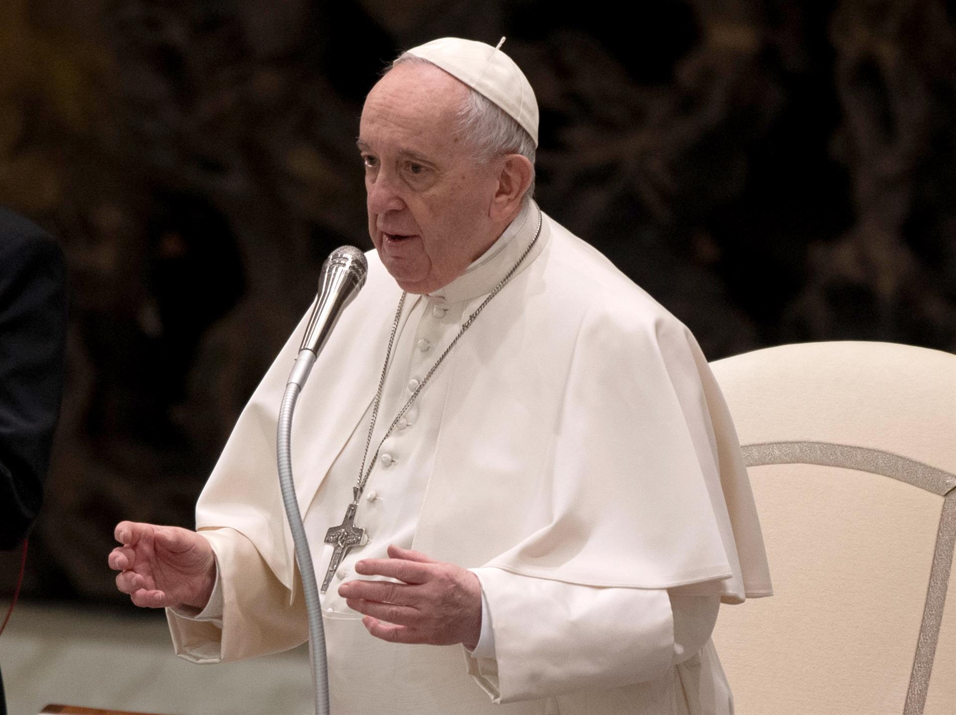 El papa promulgó la nueva Constitución que reforma el Gobierno de la Iglesia
