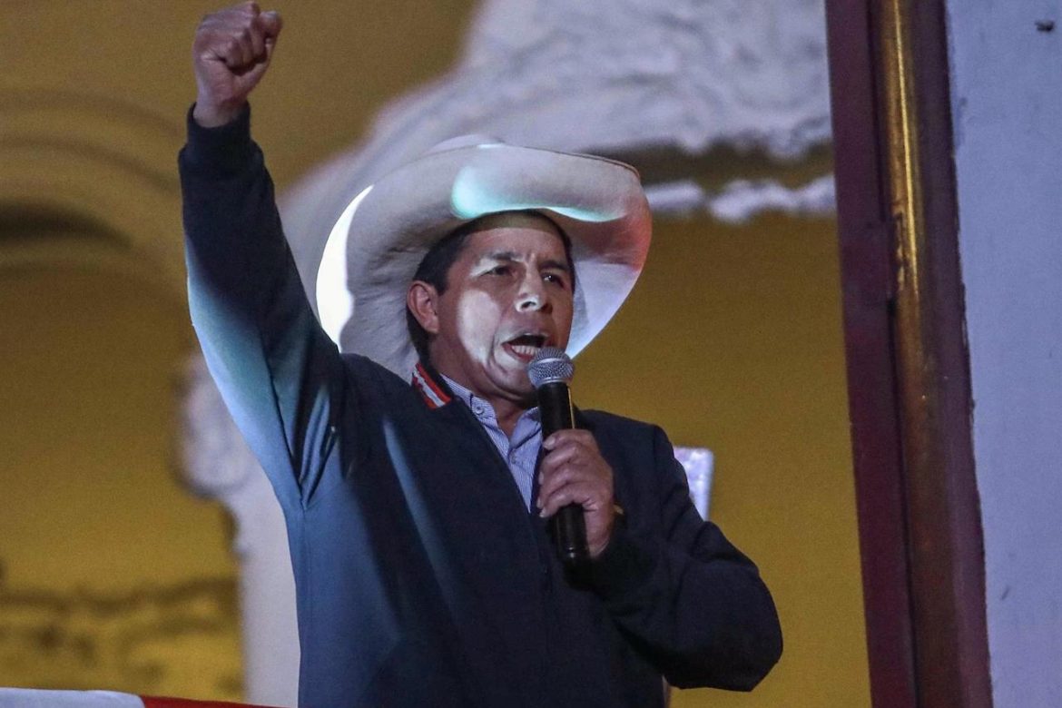 El presidente de Perú "no llega a julio" próximo, afirma congresista opositor