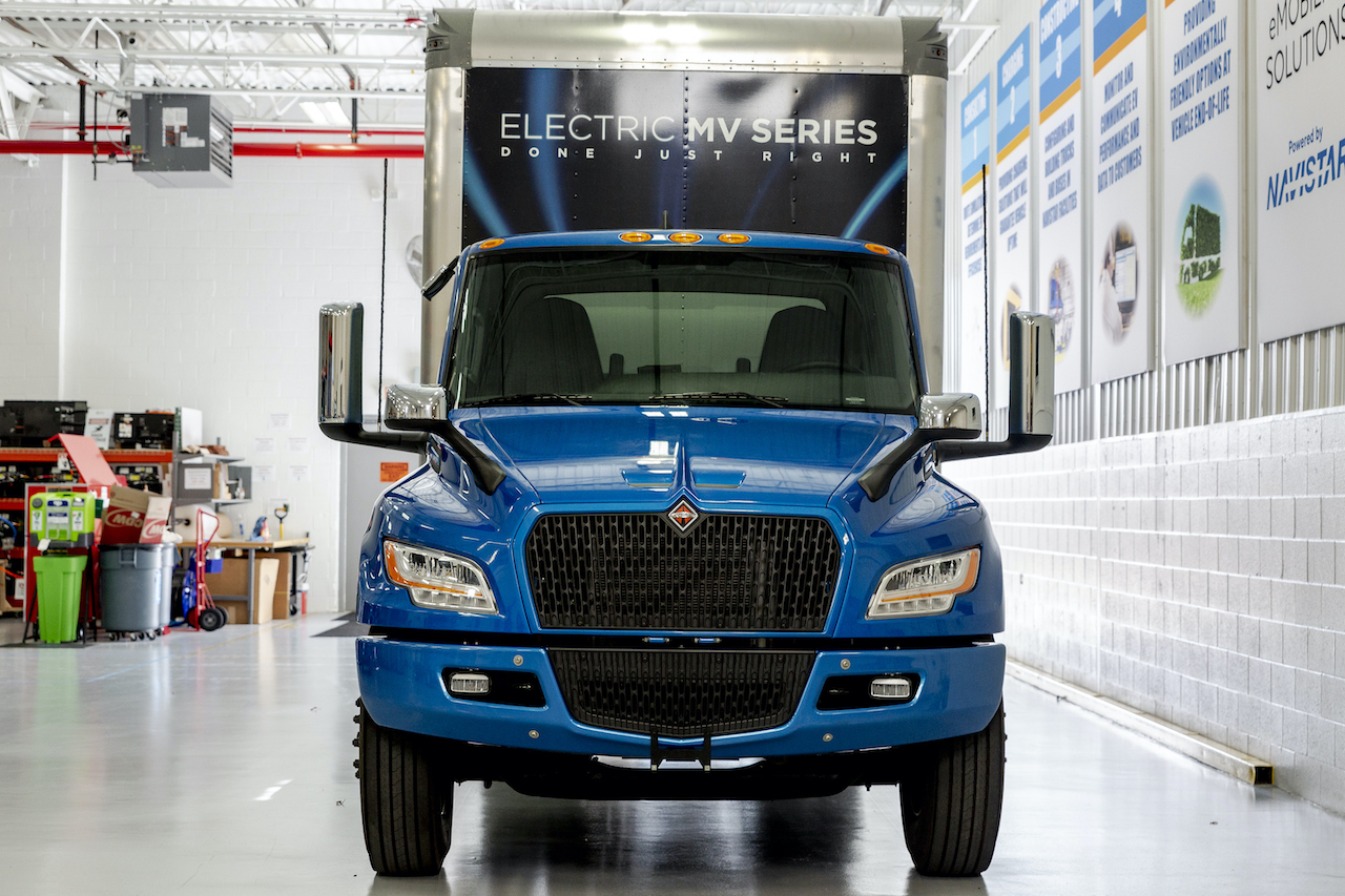 Los fabricantes de camiones enfrentan un dilema tecnológico: ¿baterías o hidrógeno?