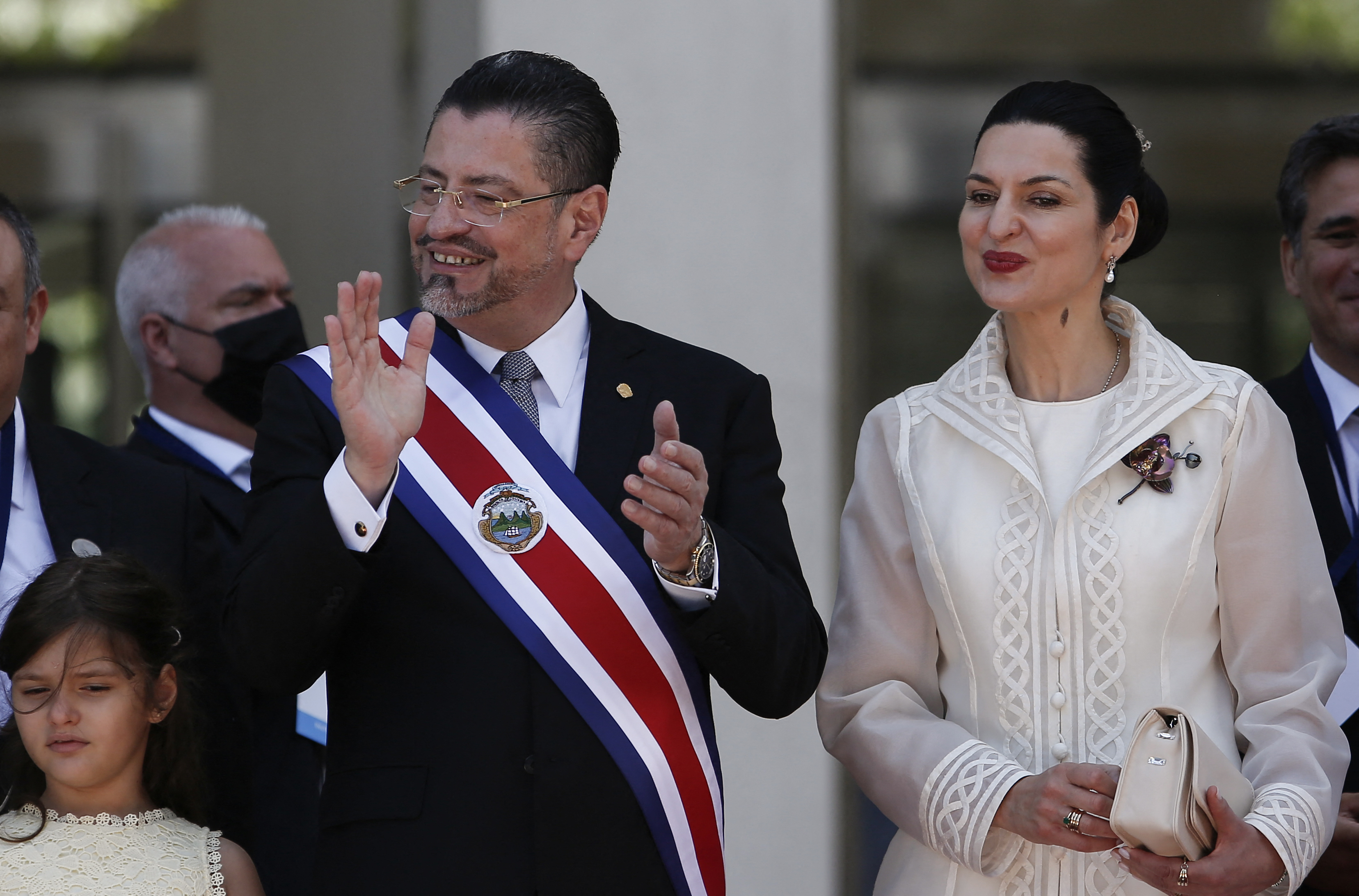 Rodrigo Chaves asume presidencia de Costa Rica con promesa de "reconstruir" economía