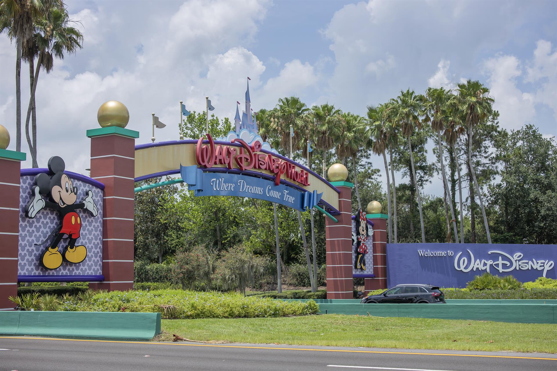 Residentes demandan a Florida por eliminar autogobierno de Walt Disney World