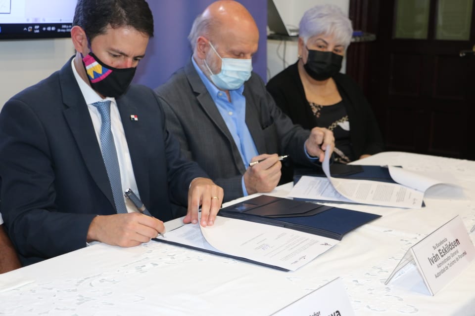 Un nuevo centro de visitantes se instalará en Colón, tras firma de convenio ATP-ZLC