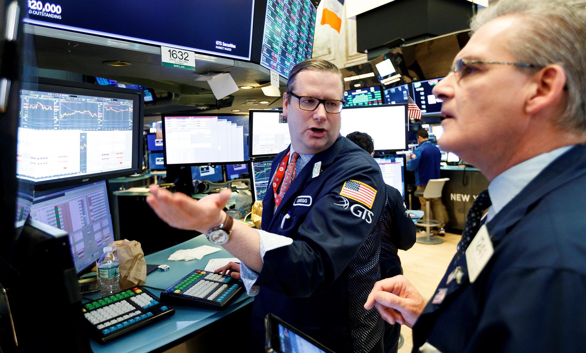 Wall Street cerró mixto y el Dow Jones baja un 0,33 % tras el dato de la inflación