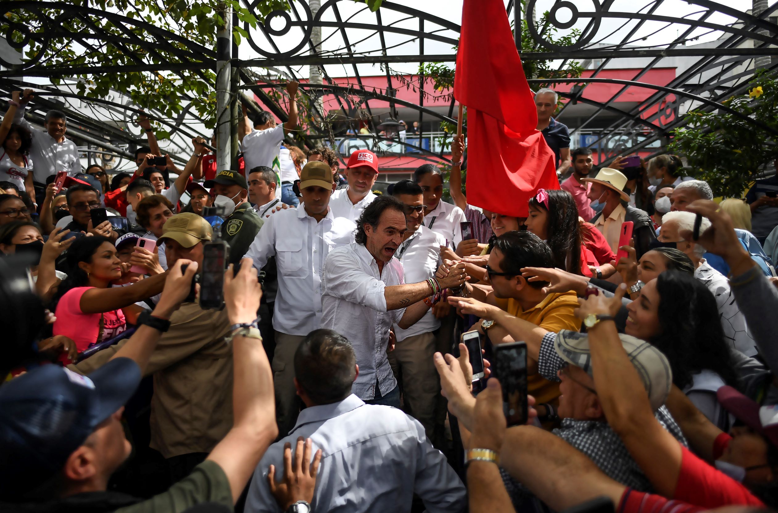 Quiero en Colombia un "Estado fuerte" contra "los criminales", dice candidato Gutiérrez