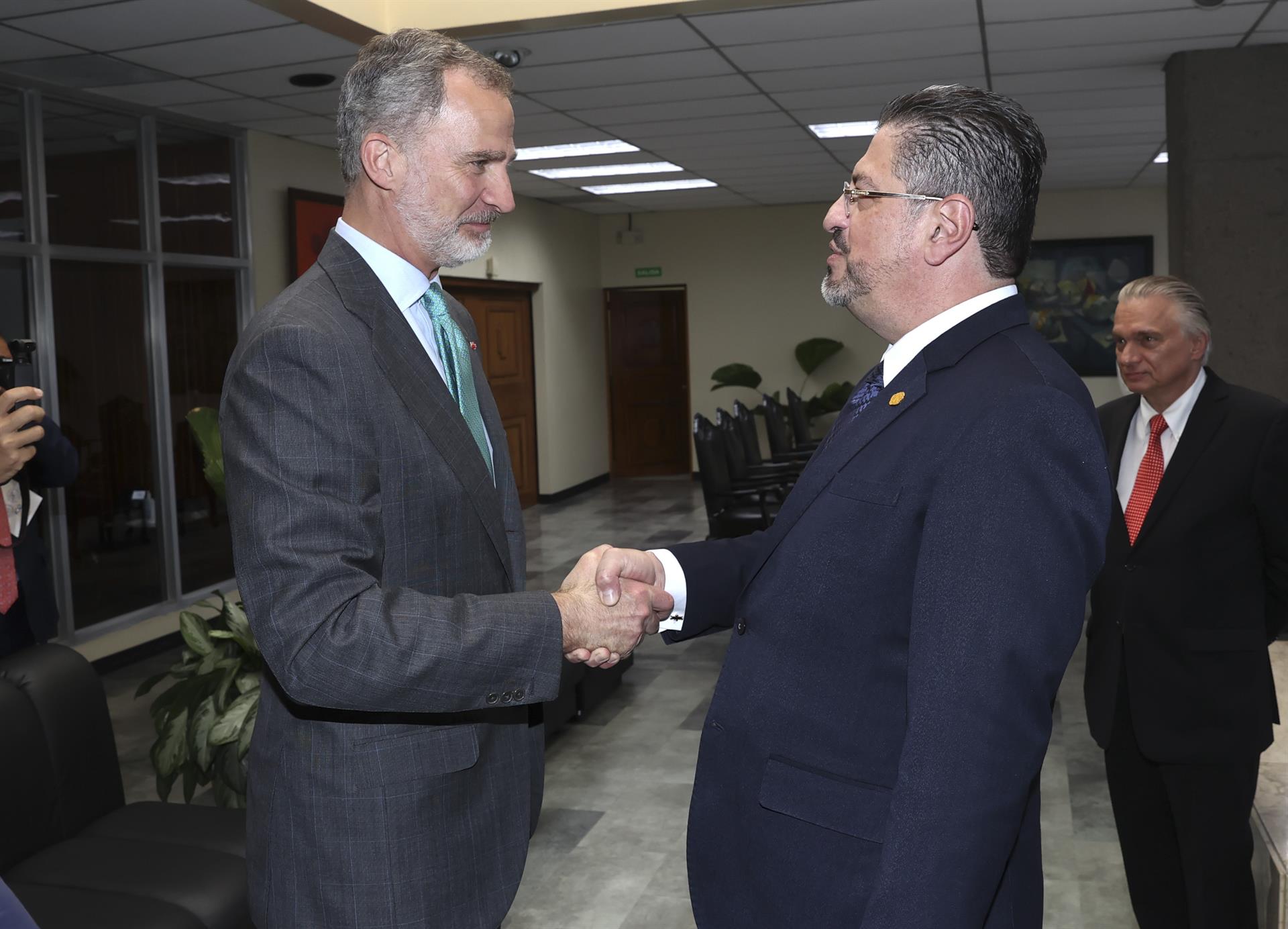 El Rey Felipe VI se reunió con el presidente electo de Costa Rica y estrecharon lazos