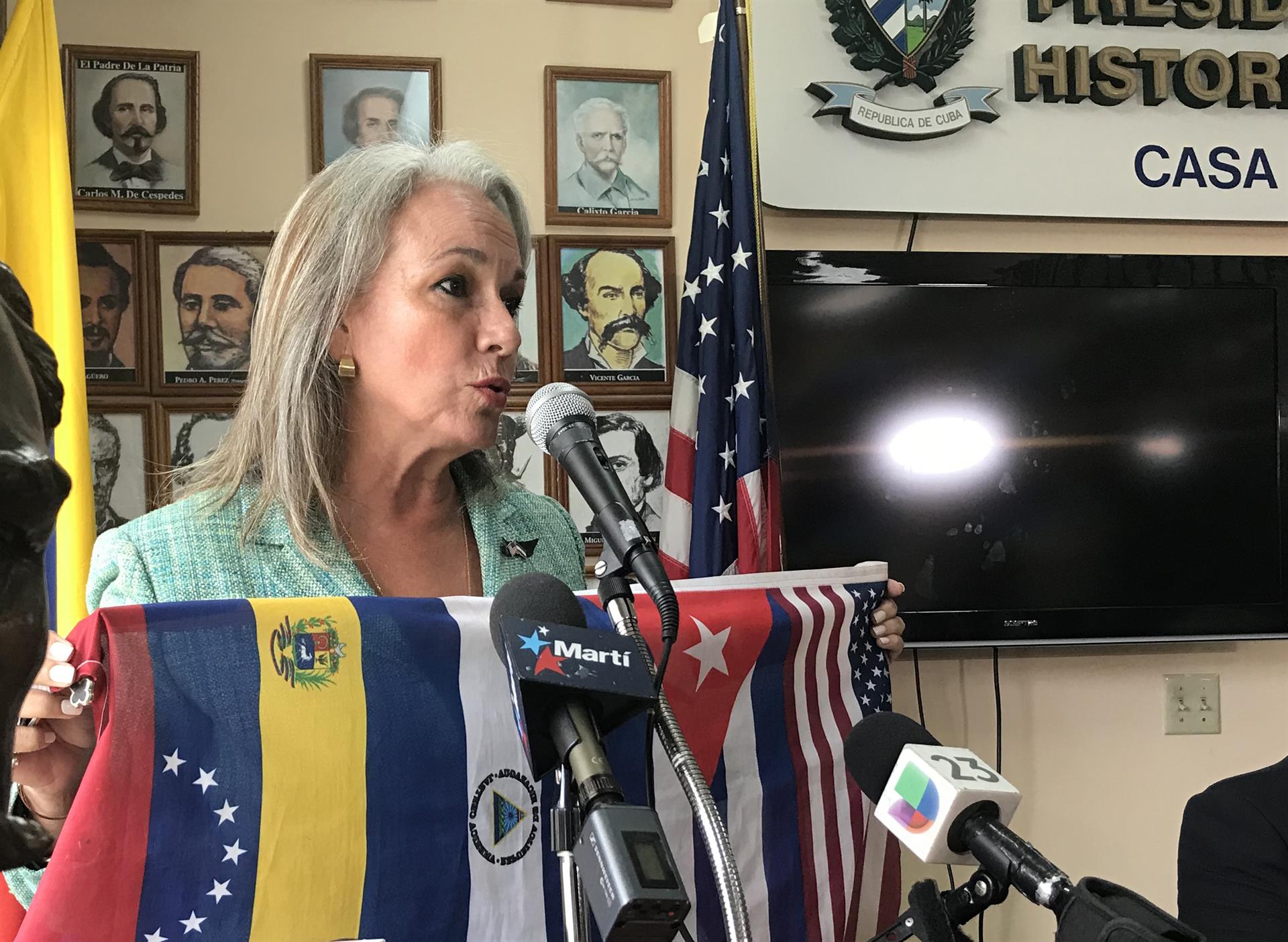 En Miami piden a los colombianos votar en masa para evitar "otra Cuba"