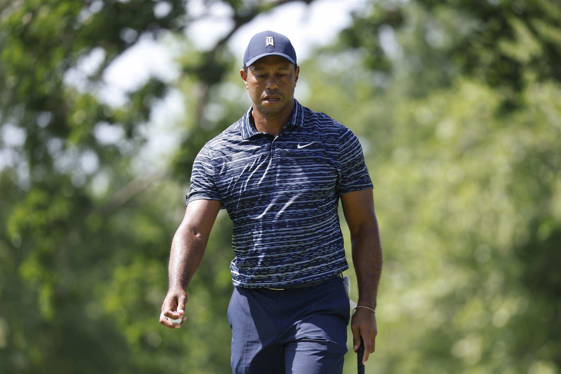 Tiger Woods arranca con 74 (+4) en el Campeonato de la PGA