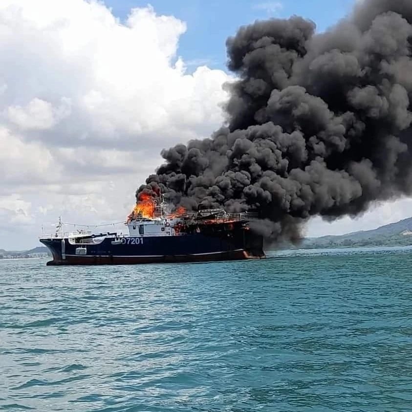 Tres embarcaciones se incendian cerca del puerto de Vacamonte