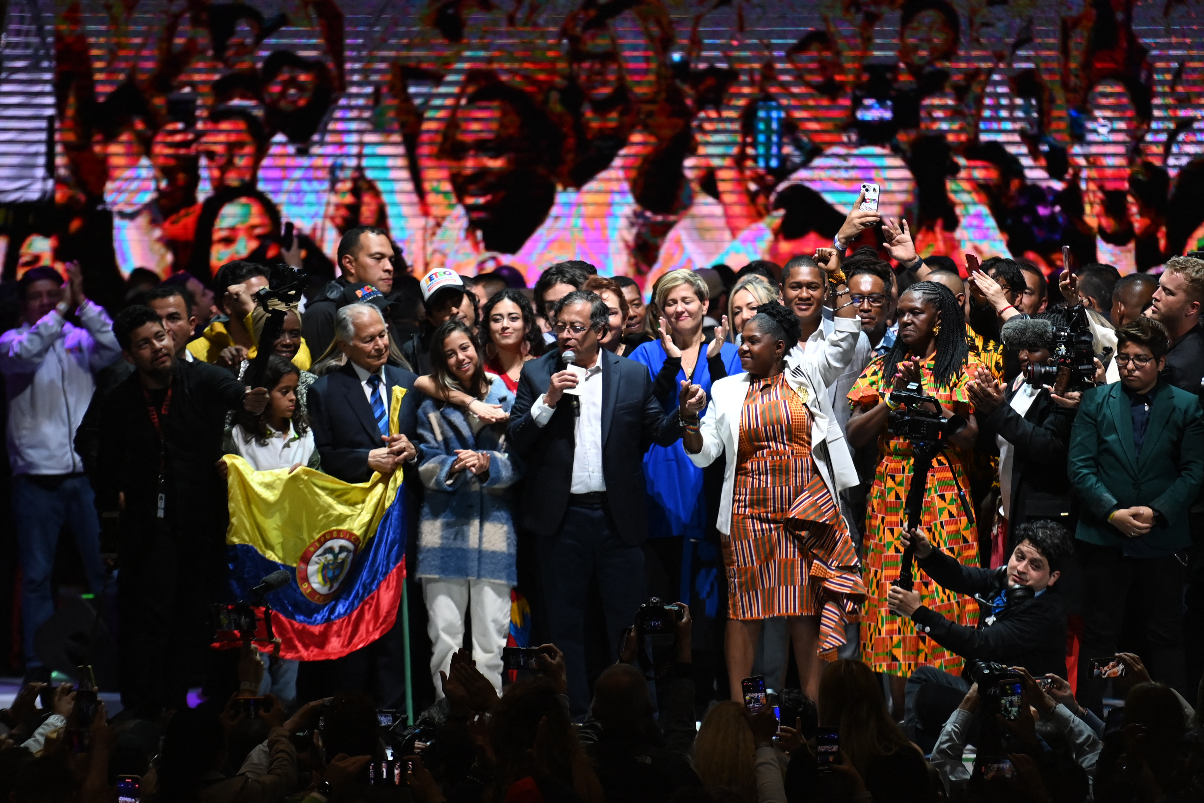 Las cinco ofertas de Petro tras ser electo presidente de izquierda de Colombia