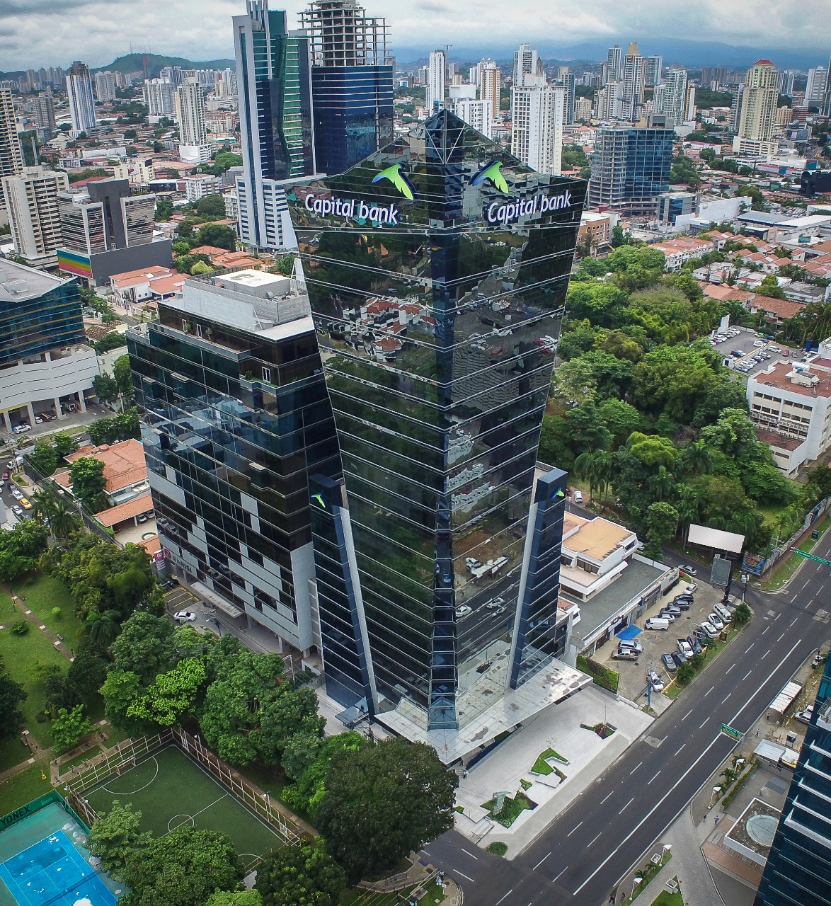 Nuevos movimientos en plaza bancaria local: Mercantil Panamá firmó acuerdo de adquisición Capital Bank