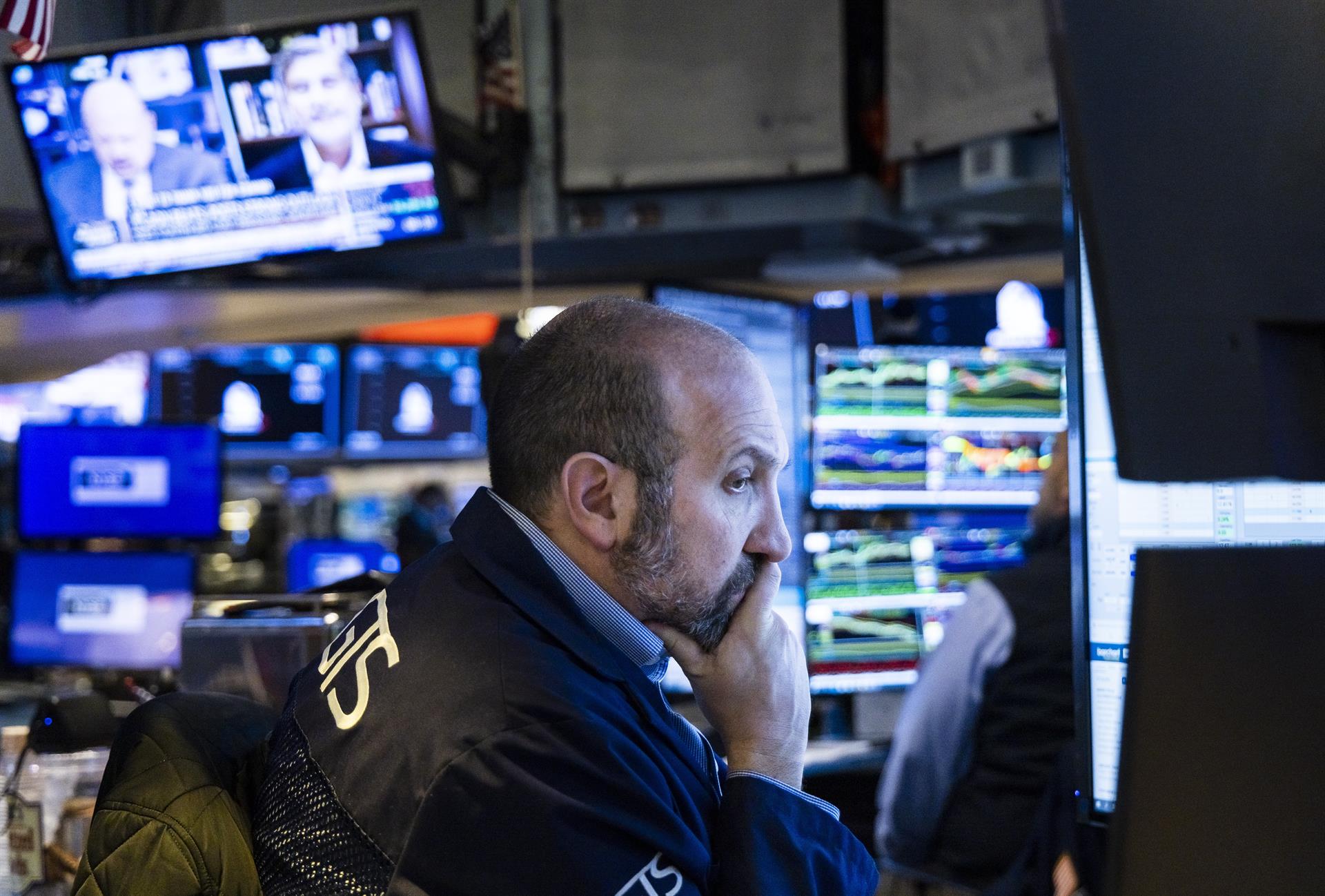 Wall Street cerró mixto y el S&P 500 se adentra aún más en el mercado bajista