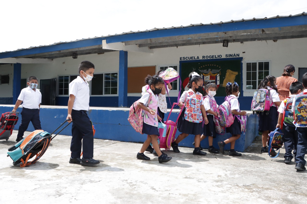 Se reabren las escuelas en provincias con 'alerta verde'